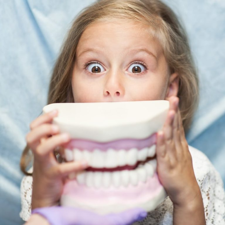 Dentist,Curing,A,Child,Patient,In,The,Dental,Office,In