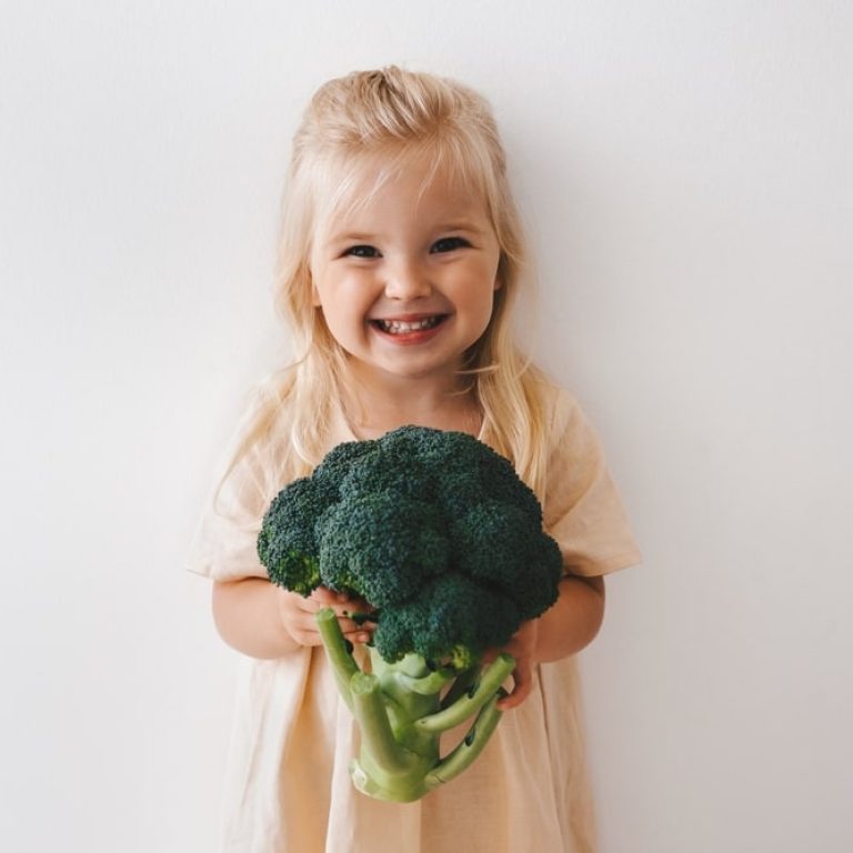 Child,With,Broccoli,Healthy,Vegan,Food,Organic,Vegetables,Harvest,Plant