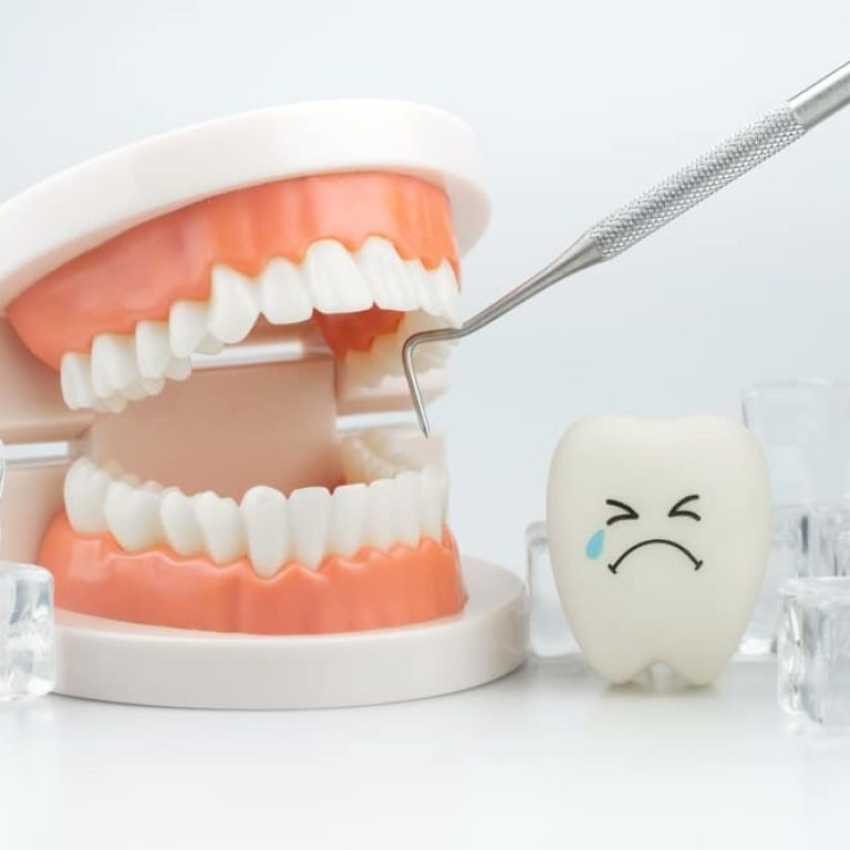 Tooth,Decay,Sensitive,Is,Crying,With,Cold,Ice,On,White
