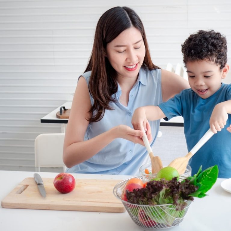 Happy,Young,Asian,Mother,And,Son,Make,Bread,With,Jam